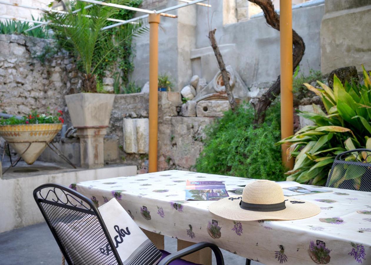 Anita - Hvar Center